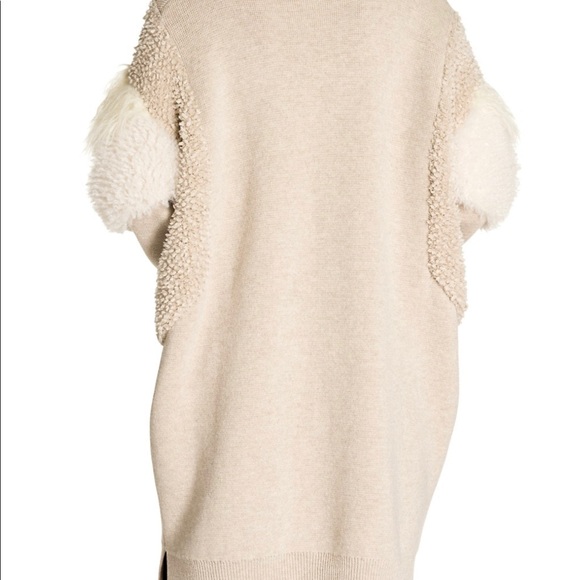 Over sized look.  Can pass for a dress with leggings. - Picture 2 of 4